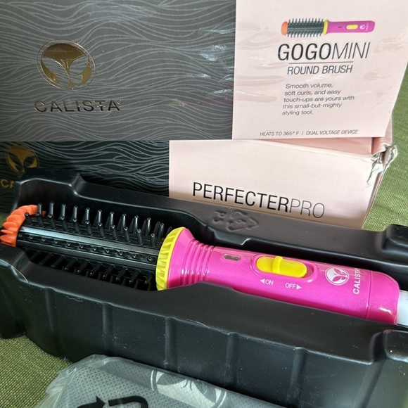 NWT GOGOMINI Calista Round Brush - Pink/yellow with bag. On the go style - Picture 1 of 5